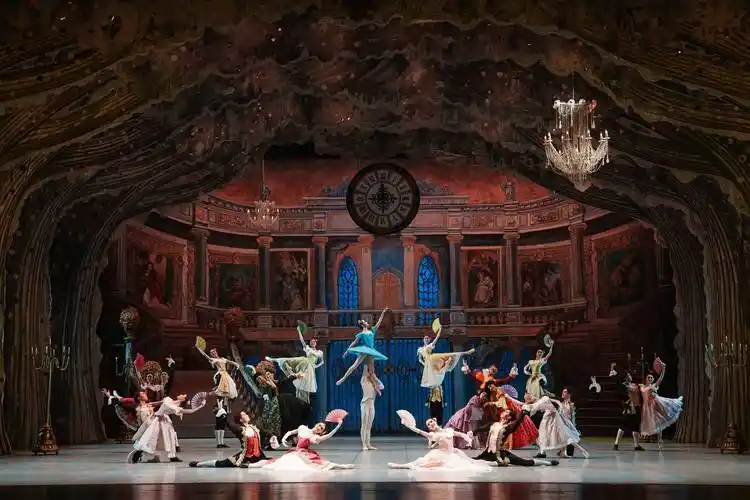 收获艺术体验与情感共鸣!世界经典芭蕾舞剧《灰姑娘》新编首演