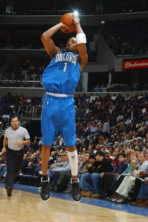 包括后仰跳投都是很消费体力的,如果你体力不足的话后来的投篮动作