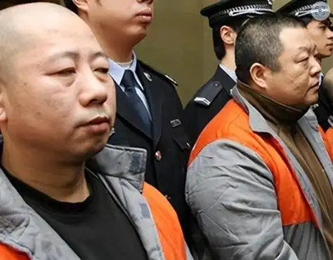 2002年,娱乐圈人物臧天朔在河北廊坊开设了一家酒吧.