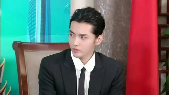 吴亦凡官宣成为《中国光彩事业基金会》"爱心大使"在公益的路上我们