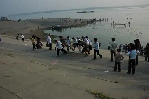 《挟尸要价》全套照公布 系作者提供独家刊发