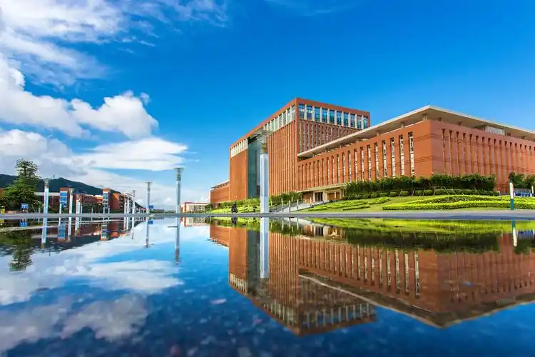 风雨后的宁静亚洲单体面积最大的图书馆