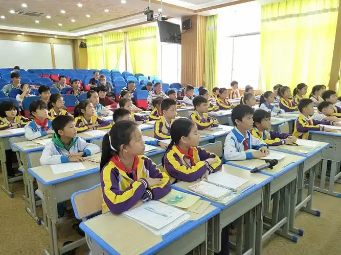 汇聚集体智慧 把脉课堂教学——记石山中心小学数学科组第16周教研