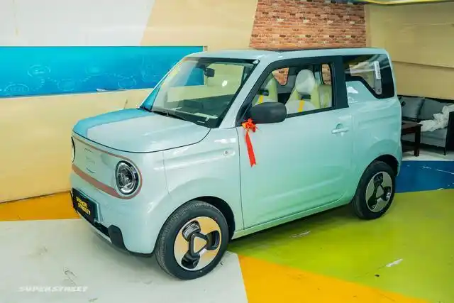 小城青年新选择 吉利熊猫mini微电汽车通勤娱乐趣多多