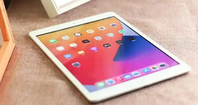 苹果公司是美国的一家电子科技公司,由史蒂夫·乔布斯,斯蒂夫·沃兹尼