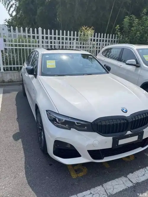 宝马325i运动耀夜提车