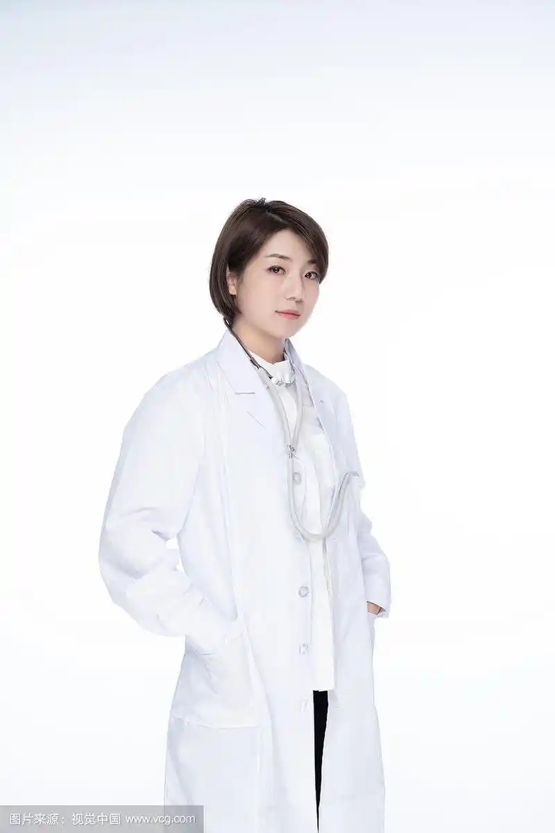 一位漂亮的亚洲女医生