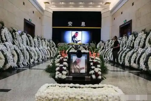 蒋雯丽出席朱旭老先生追悼会.