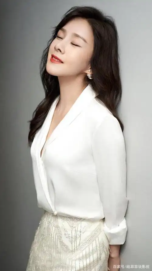 何琳高清壁纸:气质不减当年,不愧是经典女神