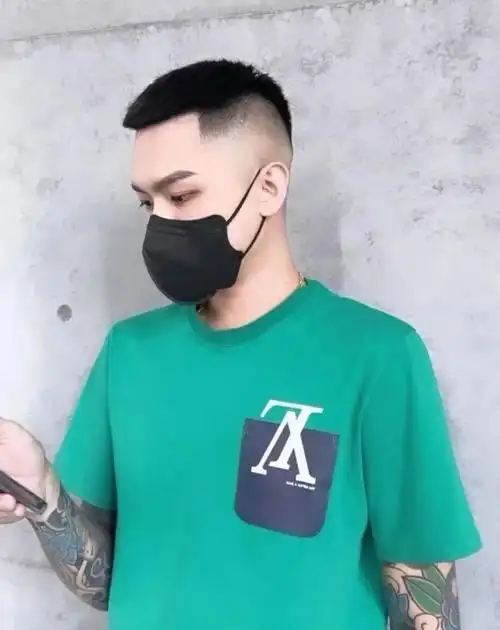 2024夏季男生适合剪"两边铲"发型,这3款清爽干净,谁剪谁帅气!