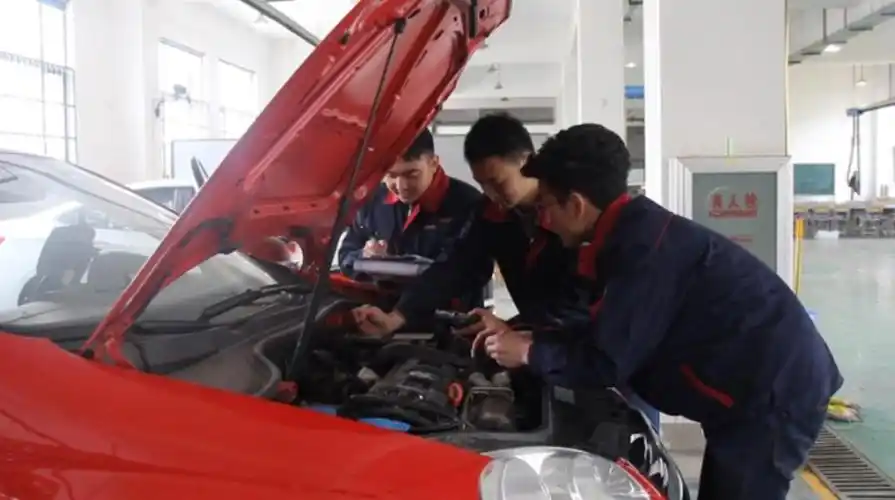 武汉江南技术学校汽修