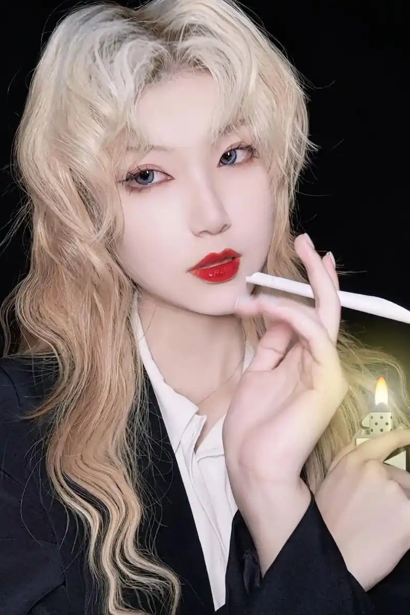 再来个图片纯享版的捏#cos #名侦探柯南 #贝尔摩德  - 抖音