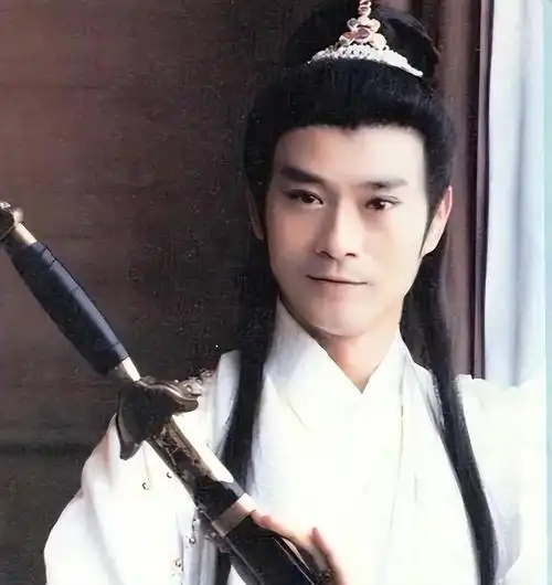 这一次,郑少秋作为父亲的失职,在女儿郑欣宜身上体现得淋漓尽致