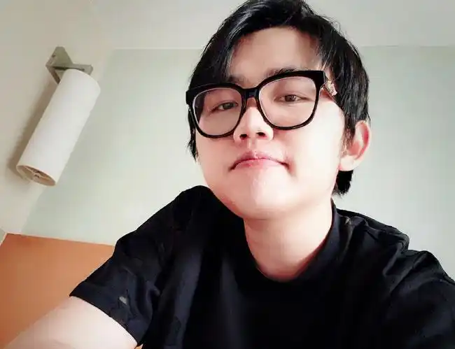 个人资料被网友们热搜,同时大家对于排骨教主真人照片也充满了期待