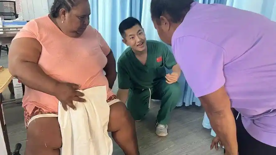 grace teka是所罗门群岛泰莫图省lata医院的康复理疗师,一年前,因例行