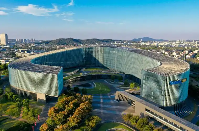 (图:苏宁易购总部)