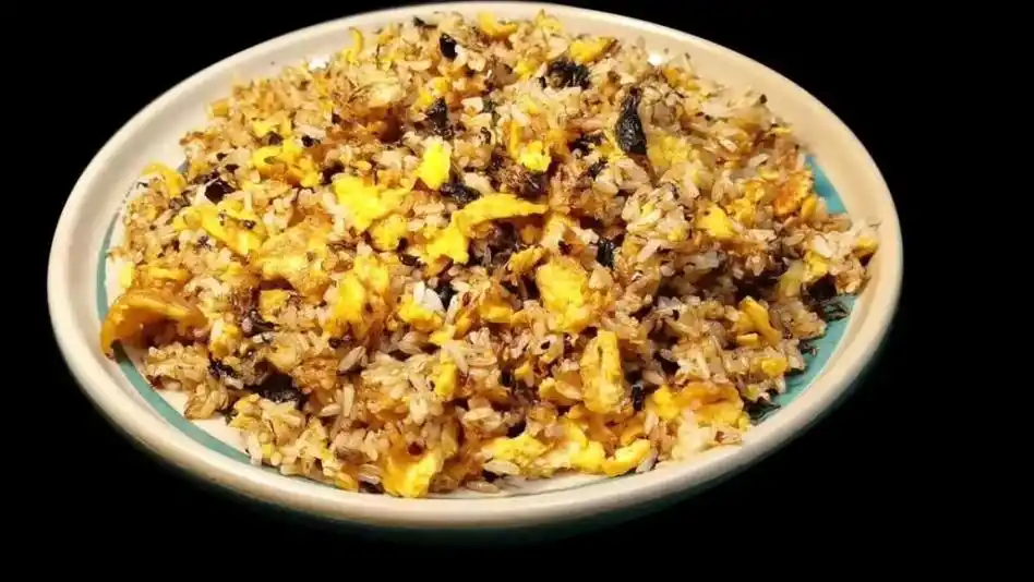 老干妈蛋炒饭(老干妈蛋炒饭怎么做好吃又简单)