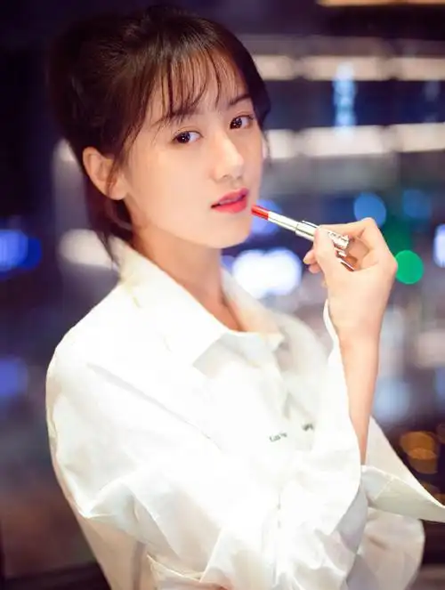 温柔专情俏皮可爱的袁冰妍轻松驾驭各种风格你动心没