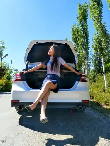 人车合照如何摆姿势看完你就是车模