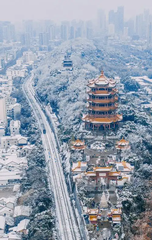 武汉黄鹤楼的雪景仙气十足