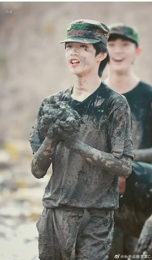 投:14岁的少年长成了18岁军旅文男主!刘耀文#这是我的岛#cr看水印