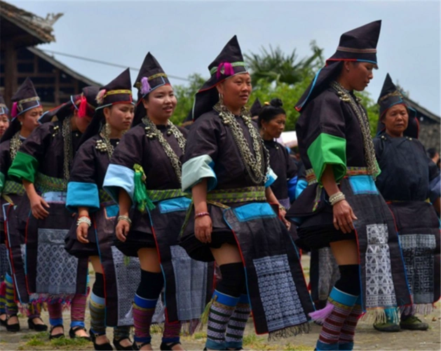 短裙苗春夏秋冬四季都身着短裙,神秘而诱惑!