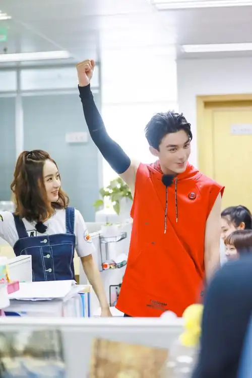 赵丽颖吴磊组唱跳组合七十二层奇楼正式出道