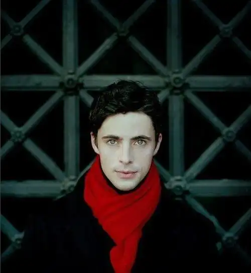 遗产学家matthewclairmont则由英国演员马修·古迪(matthewgoode)饰演