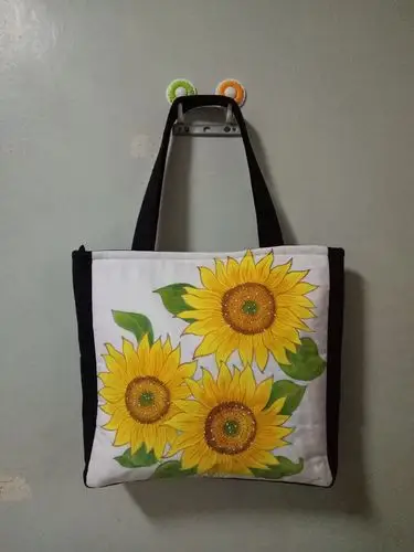 向日葵手绘帆布包过程图