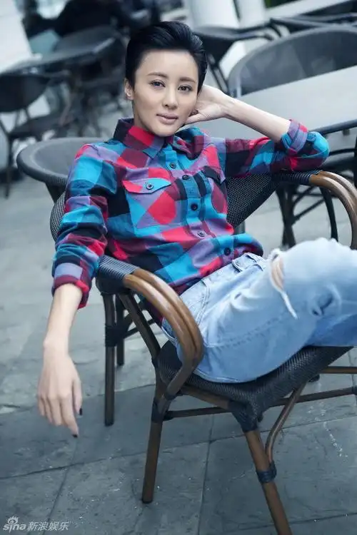 吴晓敏秋冬皮衣穿搭