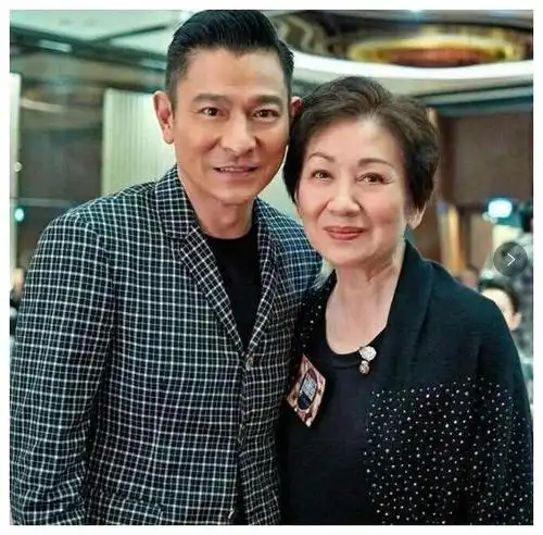 幸福的家庭还有成功的事业,令人羡慕不已,这样的例子有很多如:刘涛