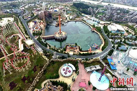 航拍福建贵安欢乐世界梦幻主题公园
