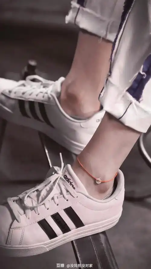 贺峻霖的手腕脚腕和脖子太适合被绑住了