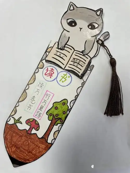 巧手做书签书香浸校园新溪中心小学开展书签制作活动