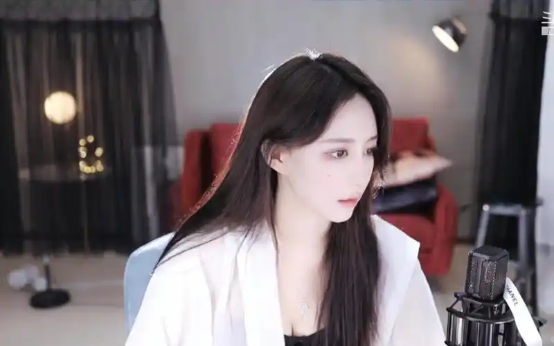 斗鱼美女主播王雨檬5.19美腿热舞直播录像