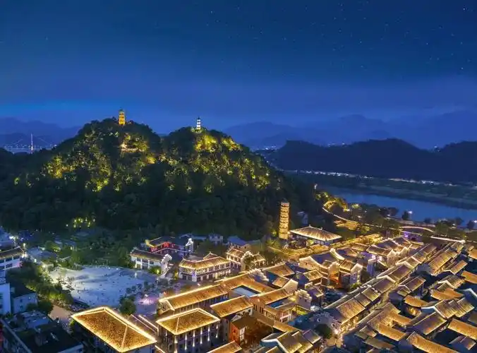 包括台州府城墙,紫阳街,东湖,巾山等景点