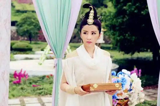 刘庭羽《天天有喜2》白衣仙女装曝光 神似缪斯