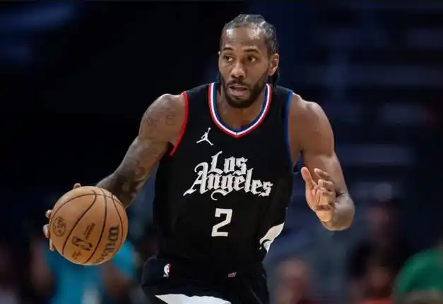 莱昂纳德 732分个人职业生涯目前最高光的时刻当属18-19赛季了,那一年