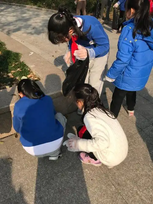 莘塍实验学校三五班学雷锋,树新风—义务捡垃圾环保公益活动