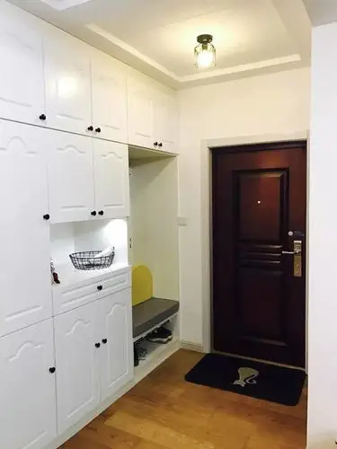 玄关鞋柜带换鞋凳的那种,该如何设计美观又实用?