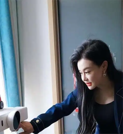 邹市明:我怀孕三个月都能考上北大的妻子冉莹颖,其实当母亲更牛