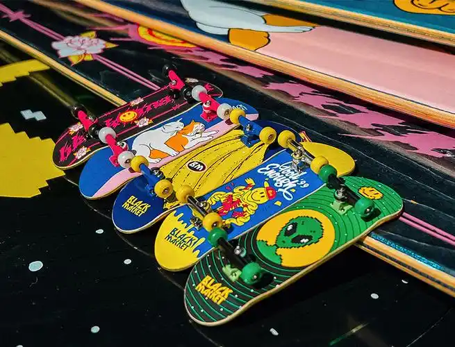 2022新款指尖滑板专业级迷你滑板减压玩具blackmarketx翻联名款滑板翻