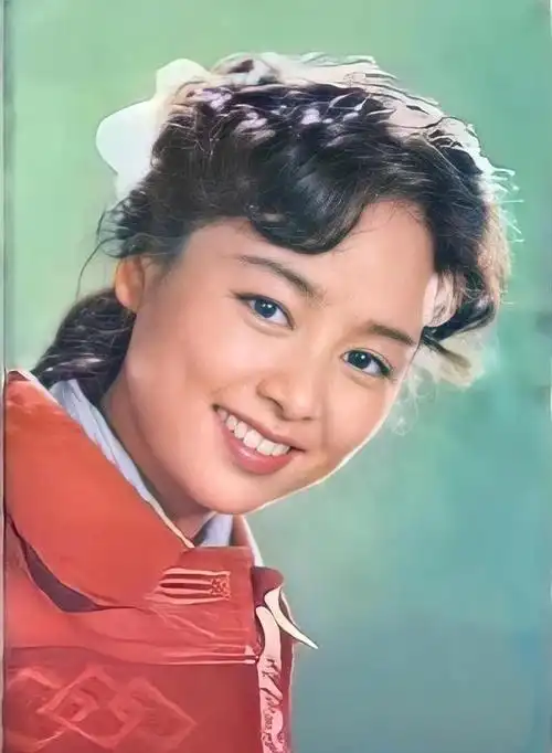 演员张瑜23岁一吻成名60岁以后结婚随缘