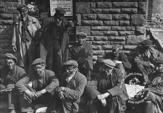 图二战期间英国朗达谷的煤矿工人