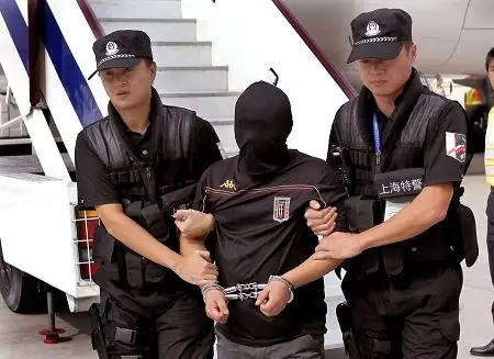 闵行超市劫金饰案3犯罪嫌疑人被擒