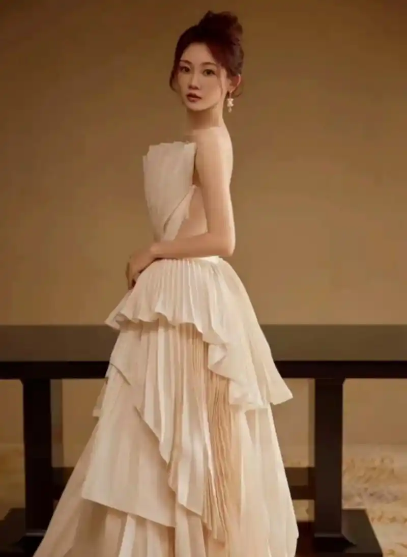 苗苗三年生三娃,身材依旧完美似少女,太令人羡慕了,郑恺:我太有福啦!