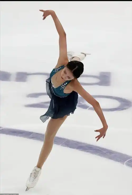 "花滑第一女神陈虹伊",傲人身材翘臀,运动员颜值与实力并存!