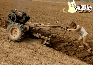 拖拉机犁地卖力的小娃娃干活要从娃娃抓起gif动图_动态图_表情包下载