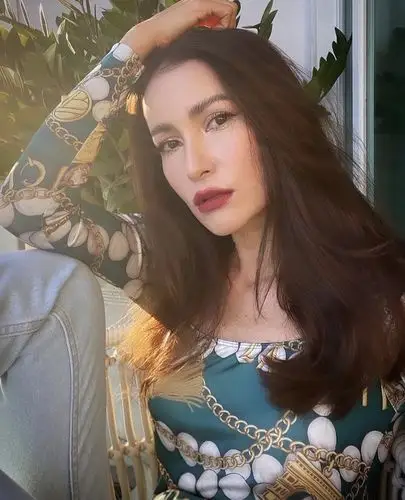 公平起见,那些泰 英/德奥/法/比/意/美澳/印巴血统的泰星就不拿来比较