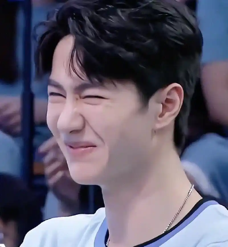 王一博大笑的时候真的好可爱啊,这是看到了啥? 676767#王一博